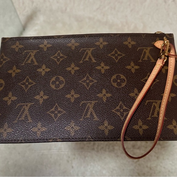 Louis Vuitton Neverfull Wrislet Monogram Print Red Interior - Picture 2 of 11